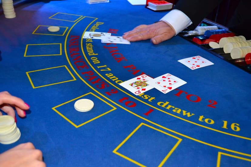 Video Poker vs Blackjack: Which Game Has Better Odds?
